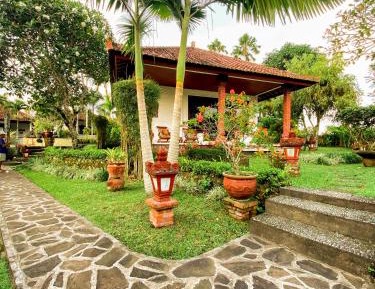 Deluxe Bungalow with Garden View