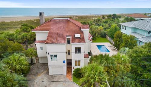 Three-Bedroom Holiday Home 
