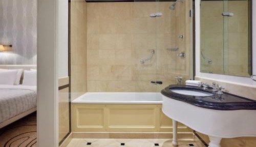 Queen Room Chic Palais