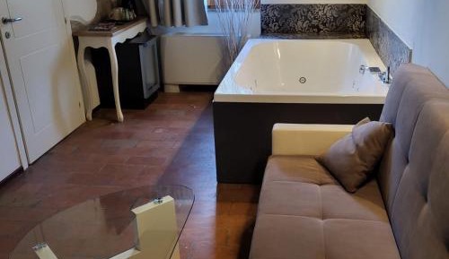 Superior King Suite