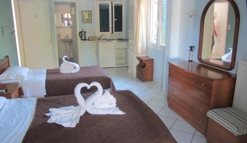 Studio (3 Adults)