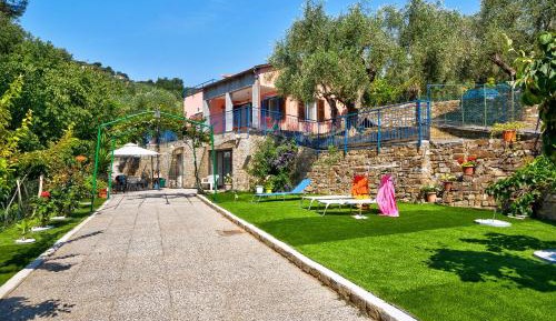 Villa with Garden View