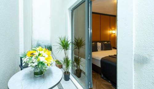 Deluxe Double or Twin Room with Balcony