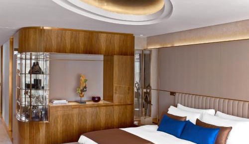 Superior King Room with Abdi Ipekci Street View (St. Regis Butler Service)