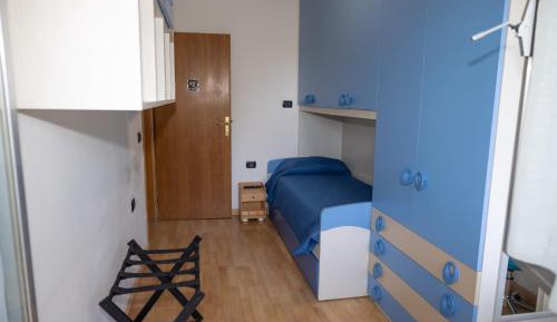 Twin Room with Private External Bathroom
