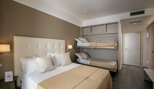Triple Room with Partial Sea View