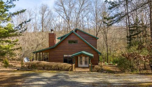 Three-Bedroom Holiday Home 