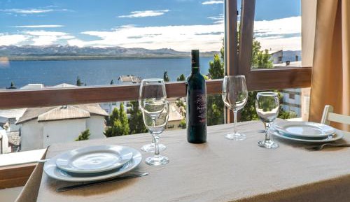 Apartment with Lake View