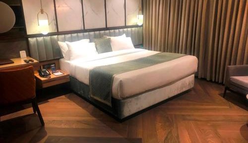 Grand Room King Bed