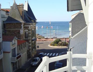 Deluxe Double Room with Side Sea View