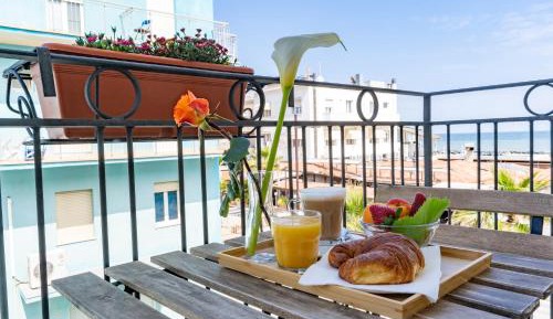 Deluxe Double Room with Balcony and Sea View