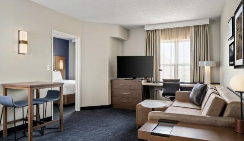 One-Bedroom Queen Suite