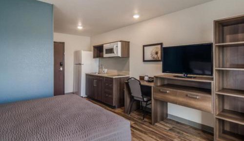 King Suite with Sofa - Disability Access/Non Smoking