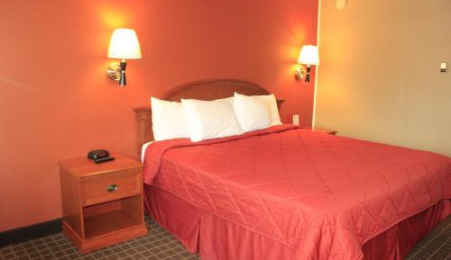 Studio Suite with Three Queen Beds - Non-Smoking
