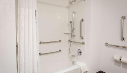 King Room with Tub - Mobility Access