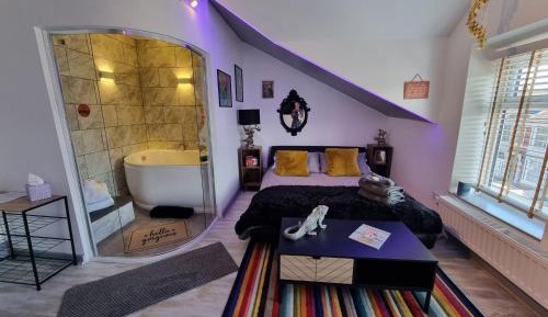 Deluxe Suite with Spa Bath