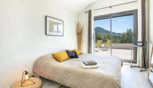 Deluxe Queen Room with Two Queen Beds
