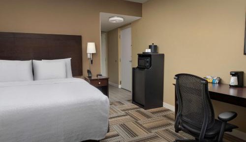King Room with King Bed - Non-Smoking