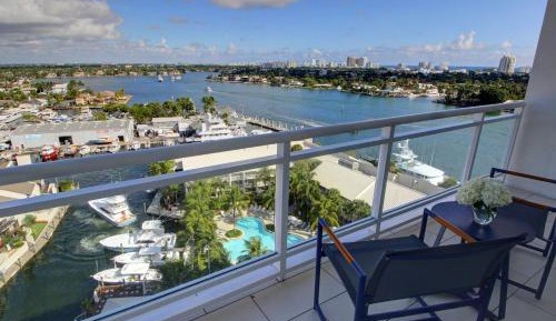 King Room with Balcony and Cruise Port View