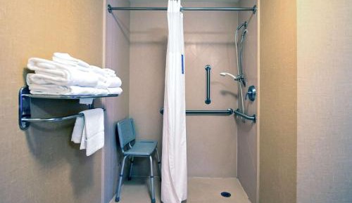 King Room with Accessible Tub - Mobility and Hearing Access/Non-Smoking