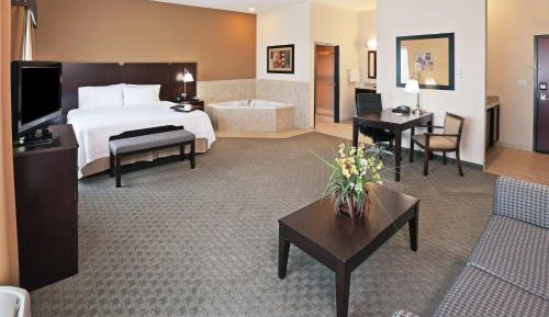 King Studio Suite with Whirlpool - Non-Smoking