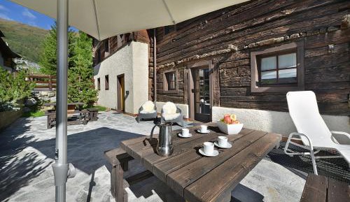 One-Bedroom Apartment (2 Adults + 2 Children)