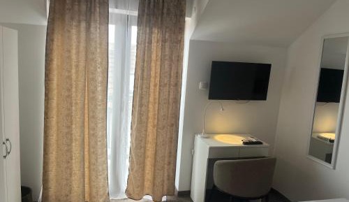 Deluxe Double Room with Shower