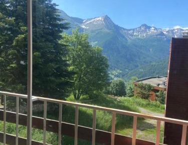 Three-Bedroom Apartment with Mountain View
