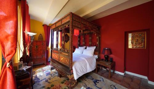 Deluxe Queen Suite