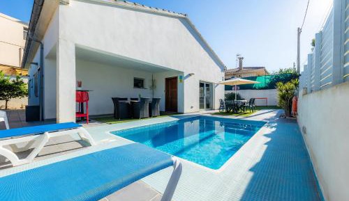 Villa with Garden View