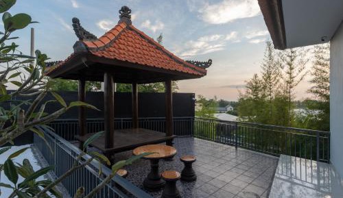 Queen Room with Garden View