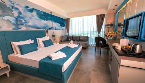 Double or Twin Room with Side Sea View