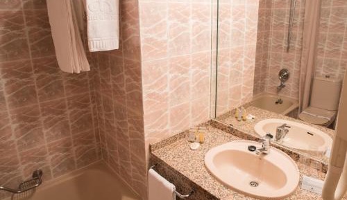 Double or Twin Room with Lounge