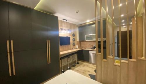 Deluxe Studio