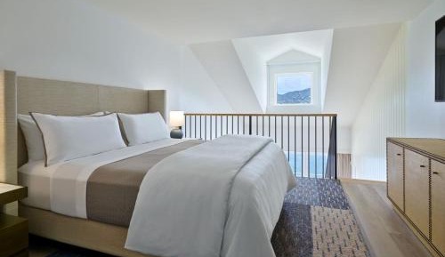One-Bedroom Bi-Level King Suite with Sofa Bed and Ocean View
