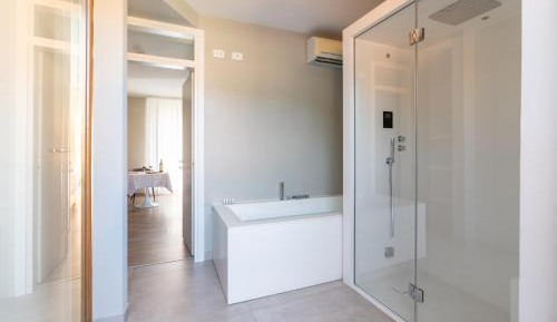 King Room with Spa Bath