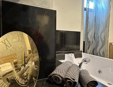 Queen Room with Spa Bath