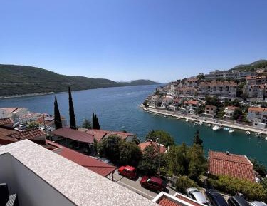 Studio Apartment with Terrace and Sea View
