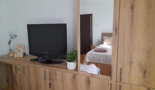 Deluxe Double Room (2 Adults + 1 Child)