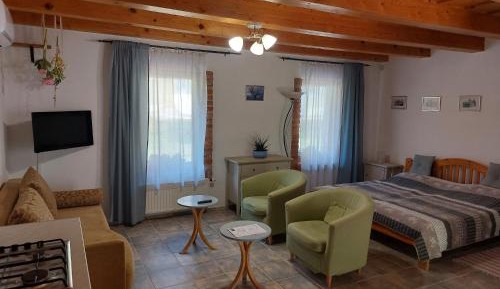 Studio (2 Adults)