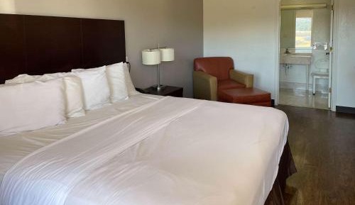 Deluxe King Room - Non-Smoking