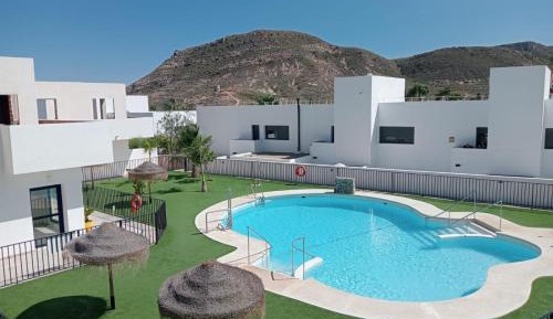 Apartment with Pool View 