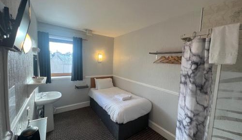 Single Room with Shared Toilet