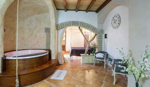 Deluxe Suite with Spa Bath