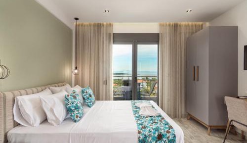 Deluxe Double Room with Balcony and Sea View