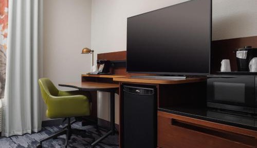 King Room with Roll-in Shower - Mobility and Hearing Accessible