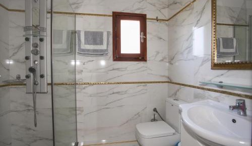 2 Studio (3 Adults) 