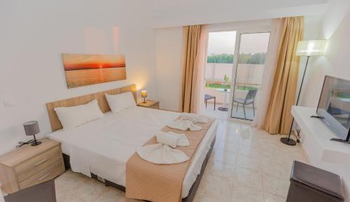 Deluxe Double Room with Balcony and Sea View