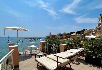 Superior Double or Twin Room with Terrace and Sea View