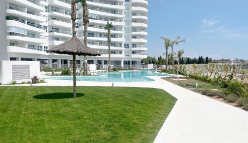 Apartment with Pool View 